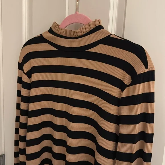 Nwts J.crew Ruffle mock neck top - Picture 2 of 2